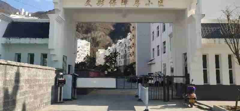 安康市鎮(zhèn)平縣文彩保障房小區(qū)車牌識別安裝完畢